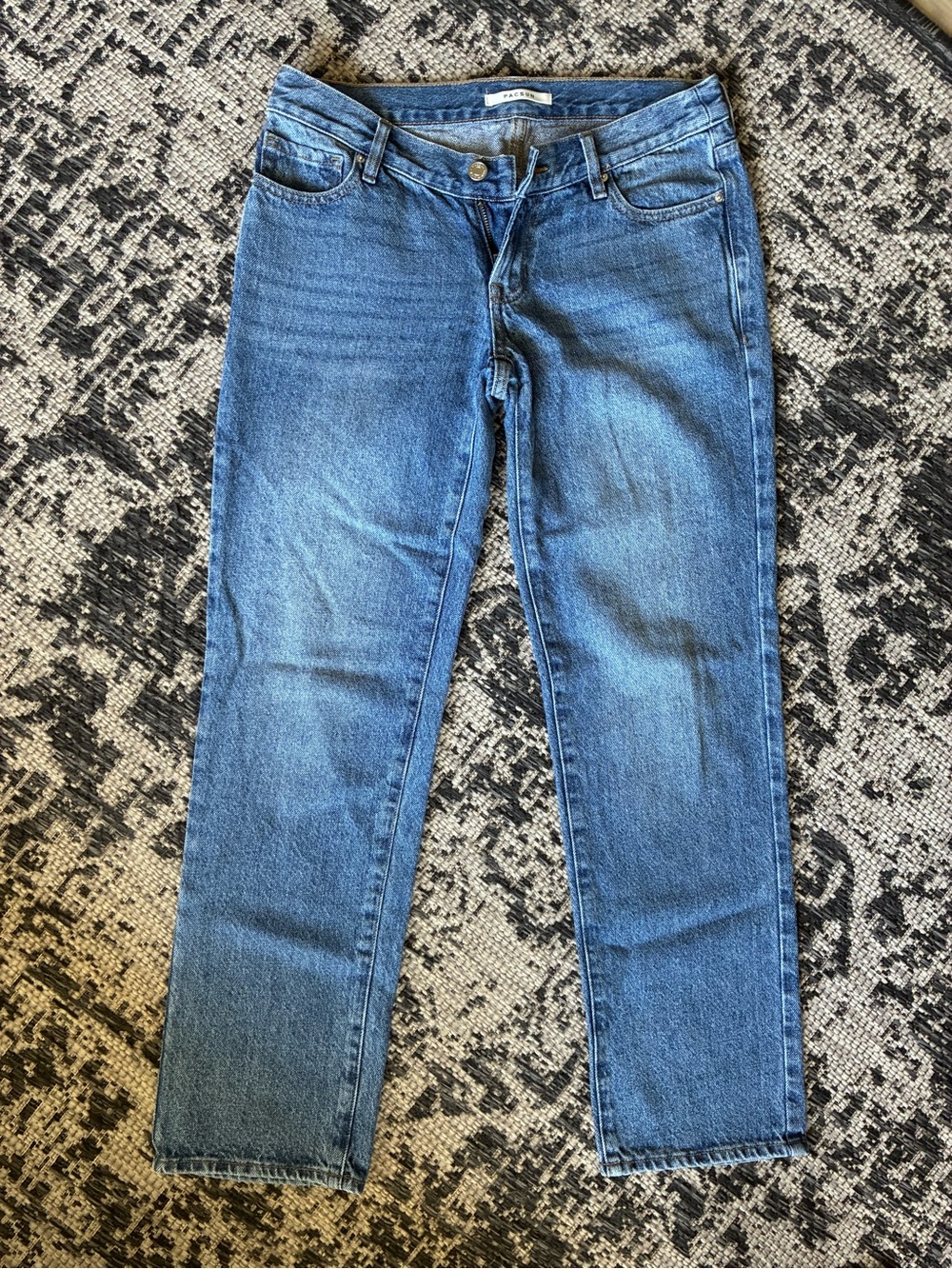 PacSun Eco Medium Blue V-Dip Low Rise
Straight Leg Jeans MEDIUM INDIGO- Sz 26
